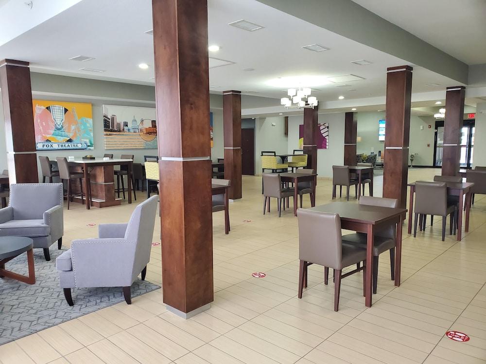 圣路易斯机场北最佳西方套房酒店 黑兹尔伍德 外观 照片